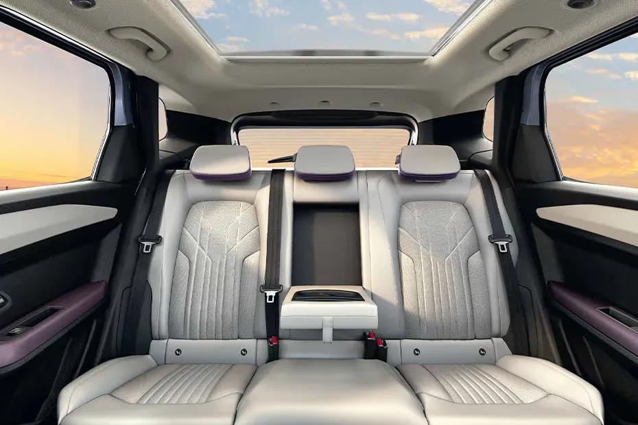 nissan-tekton-rear-seat