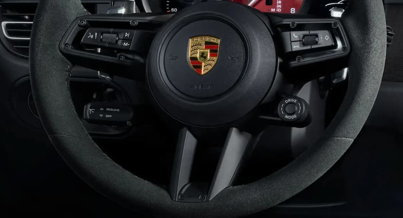 porsche-macan-steering-with-control
