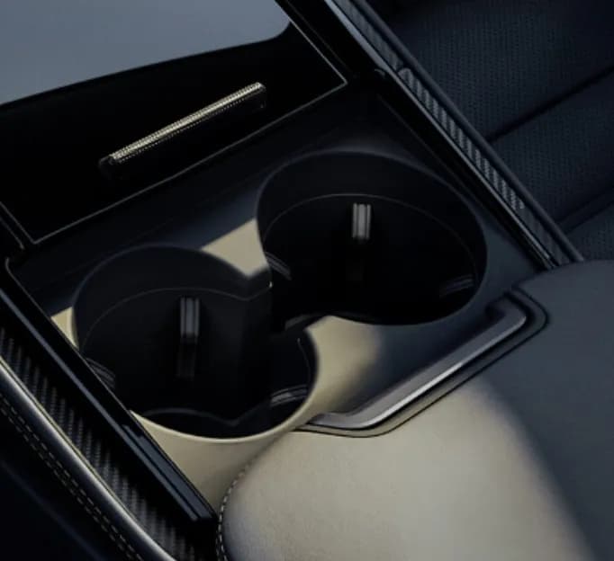 porsche-panamera-cup-holder