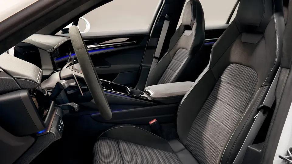 porsche-panamera-front-seats