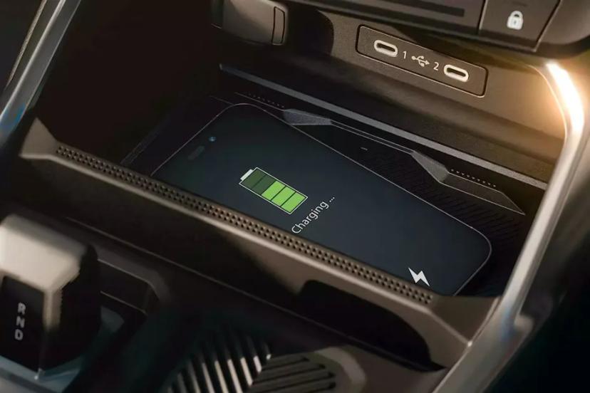 renault-duster-wireless-charging-pad