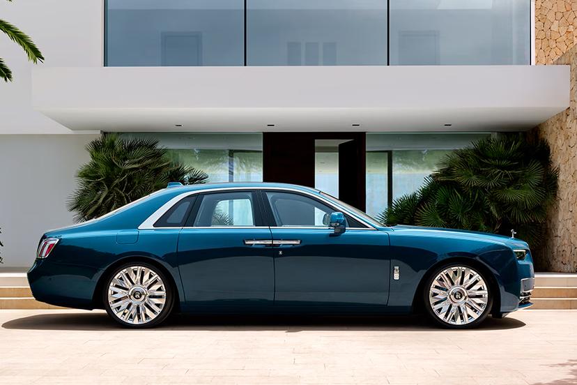 rolls-royce-ghost-series-II-right-view