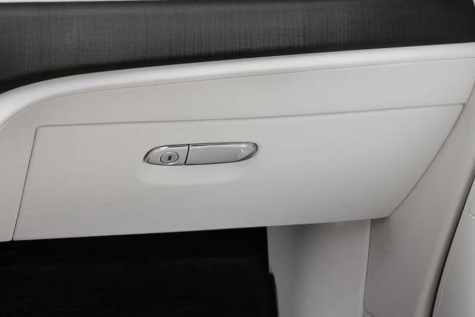 rolls-royce-spectre-glovebox