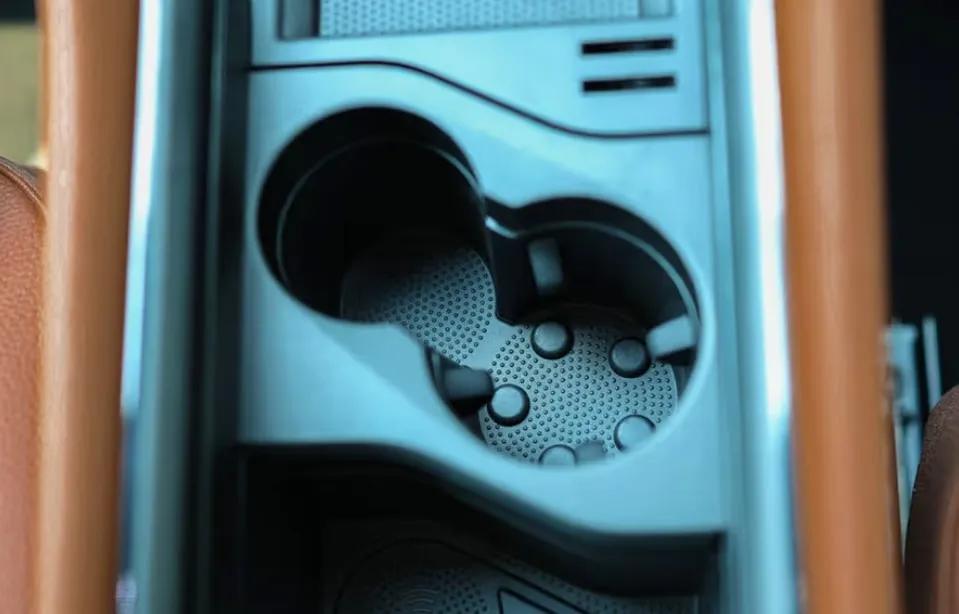 skoda-kodiaq-cup-holder