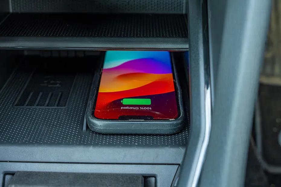 skoda-kodiaq-rs-wireless-charging-pad