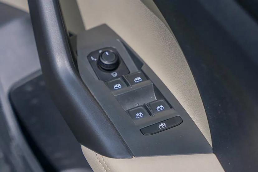 skoda-kushaq-door-controls