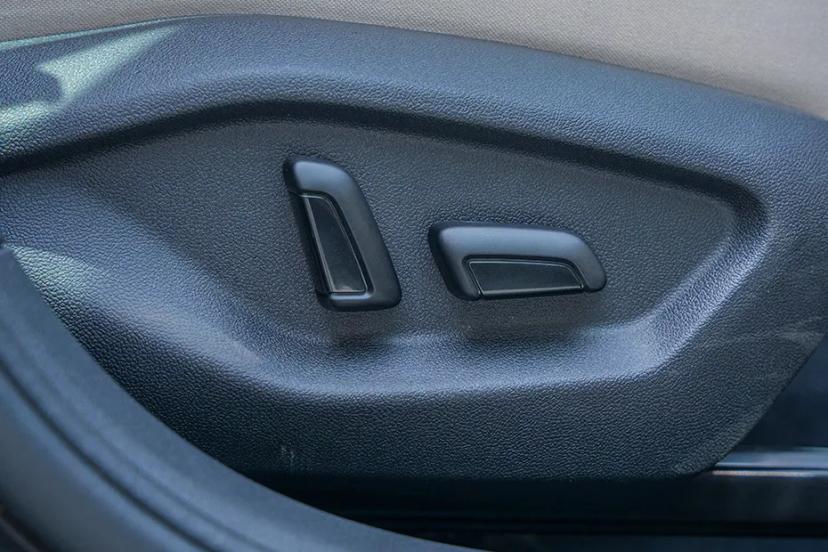 skoda-kushaq-driver-seat-controls