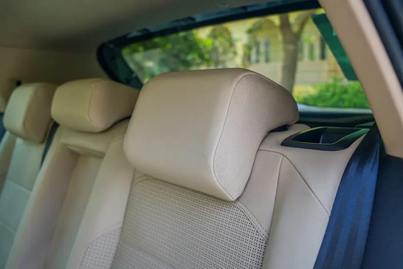 skoda-kushaq-rear-head-rest