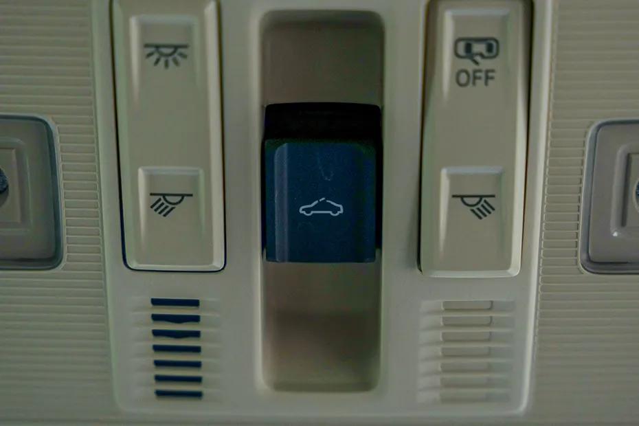 skoda-kushaq-roof-mounted-sunroof-control