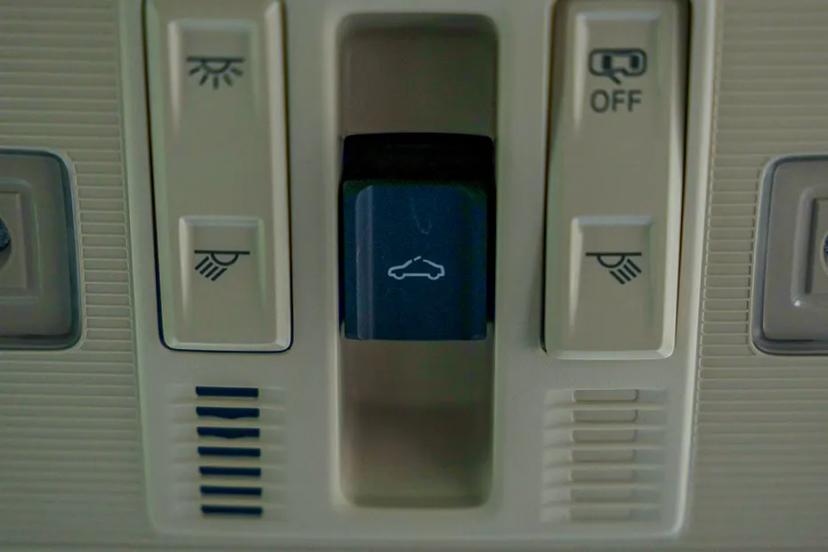 skoda-kushaq-roof-mounted-sunroof-control