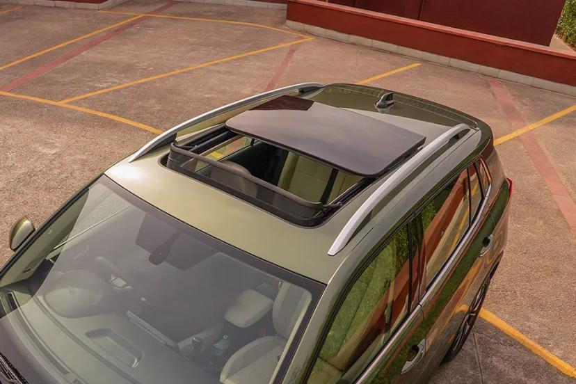 skoda-kushaq-sunroof-(outside)