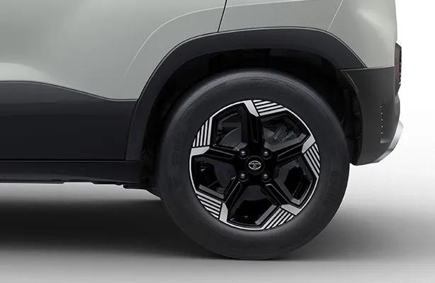 tata-punch-ev-diamond-cut-clloy-wheels