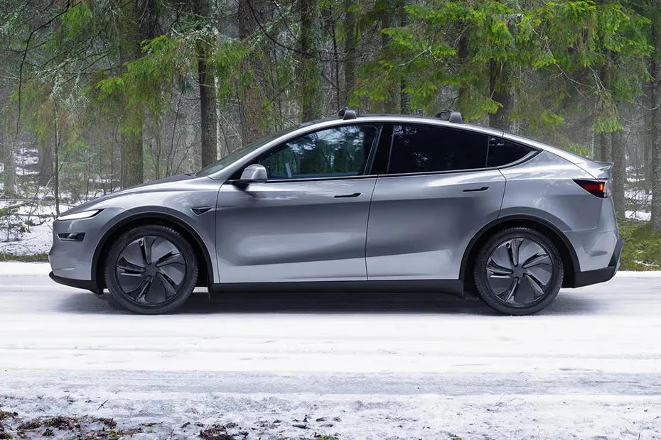 tesla-model-y-side-view-(left)