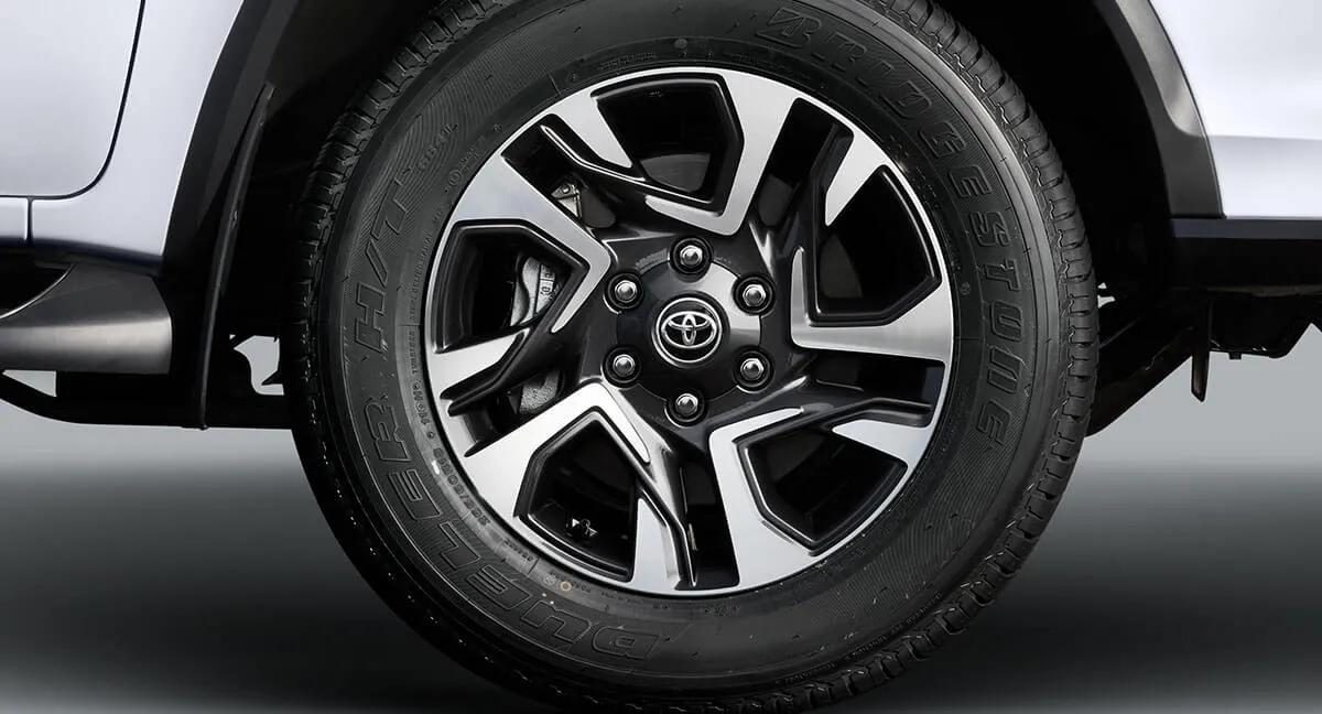 toyota-fortuner-legender-alloy-wheels
