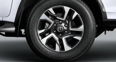 Toyota Fortuner Legender preview 4