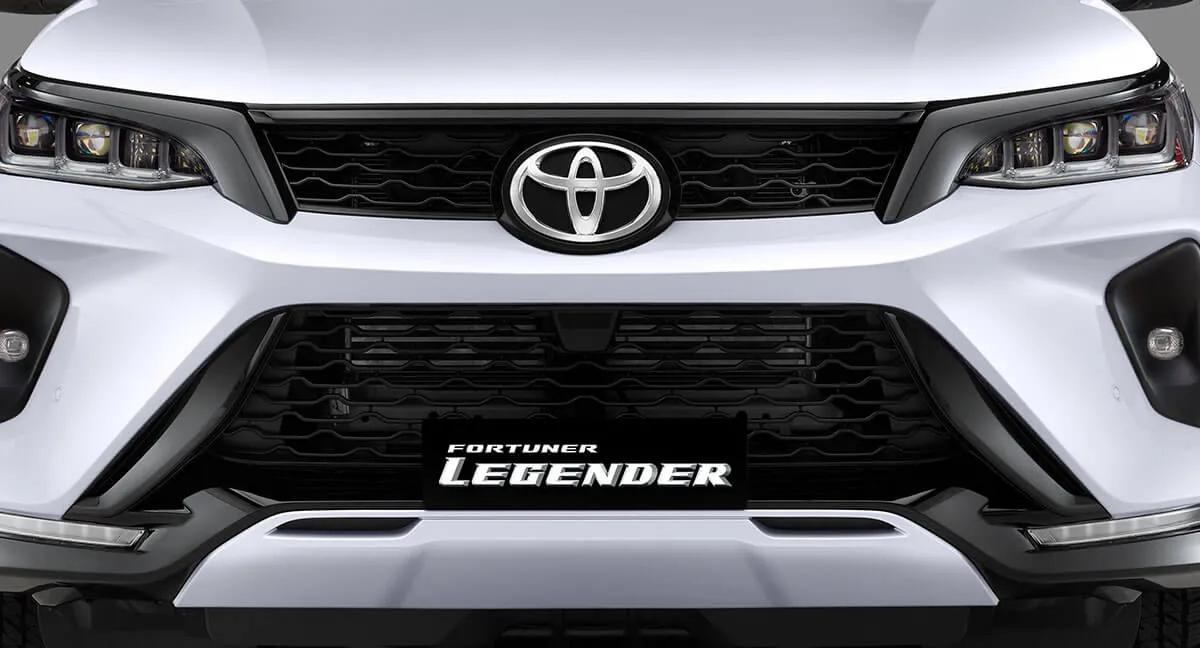toyota-fortuner-legender-front-grille