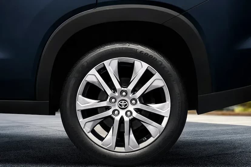 toyota-innova-hycross-alloy-wheels