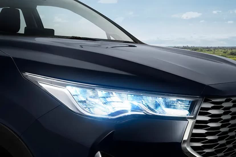 toyota-innova-hycross-headlight