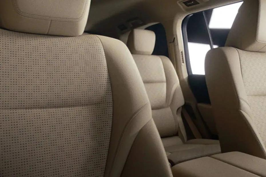 toyota-land-cruiser-300-front-seats