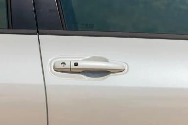 Toyota Urban Cruiser EBELLA preview 4