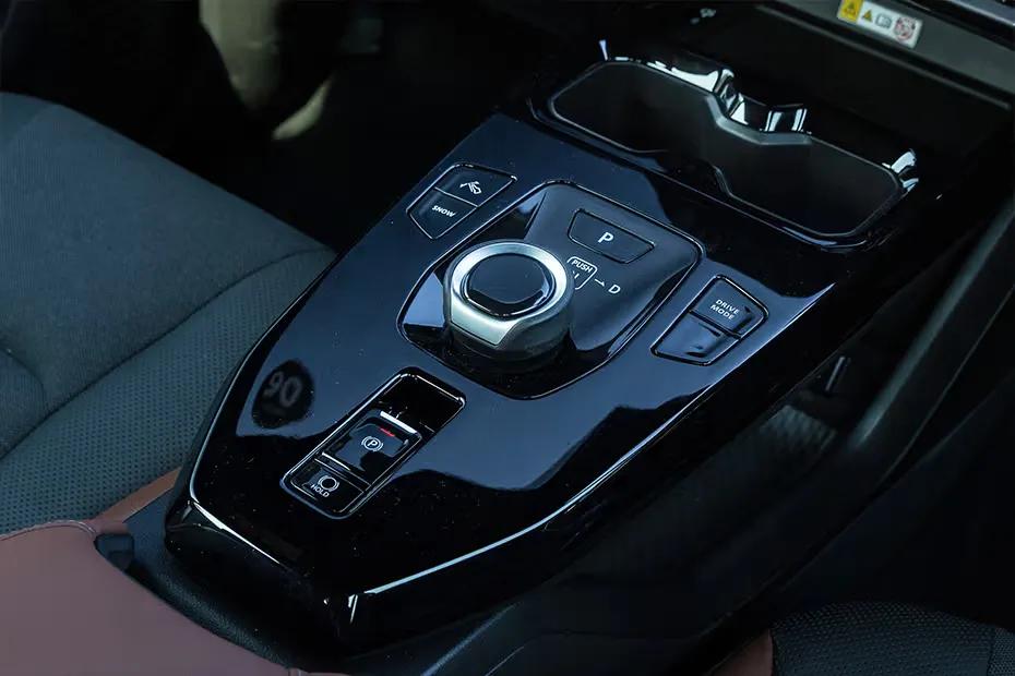 toyota-urban-cruiser-ebella-gear-shifter
