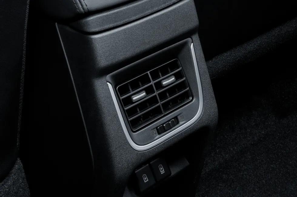 toyota-urban-cruiser-hyryder-rear-ac-vents