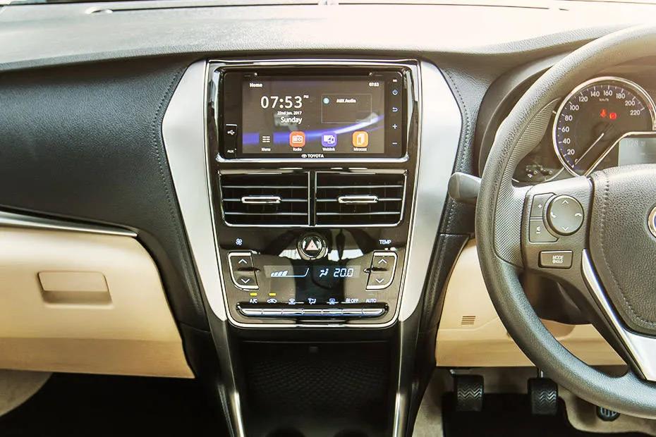 toyota-yaris-center-console