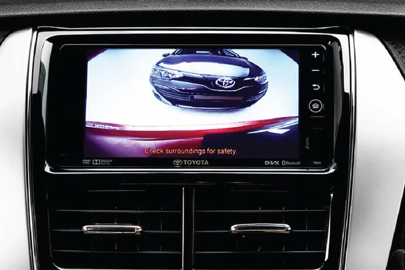 toyota-yaris-parking-camera-display
