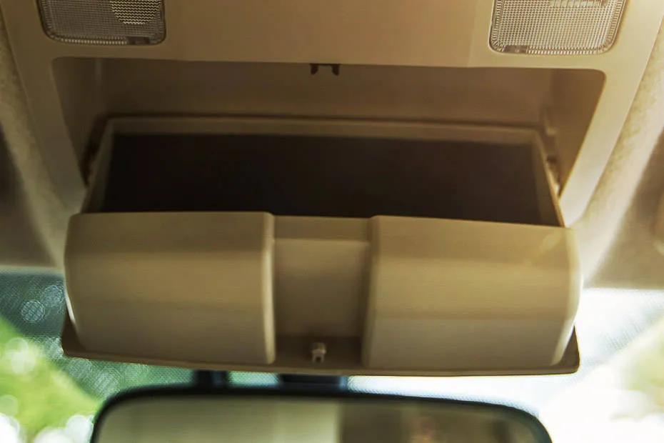 toyota-yaris-sunglass-holder