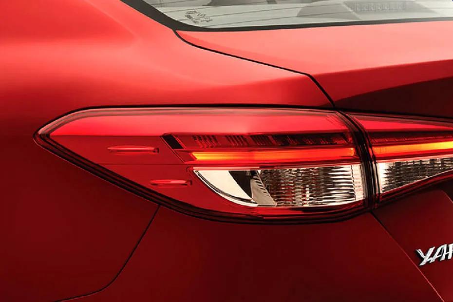 toyota-yaris-taillight