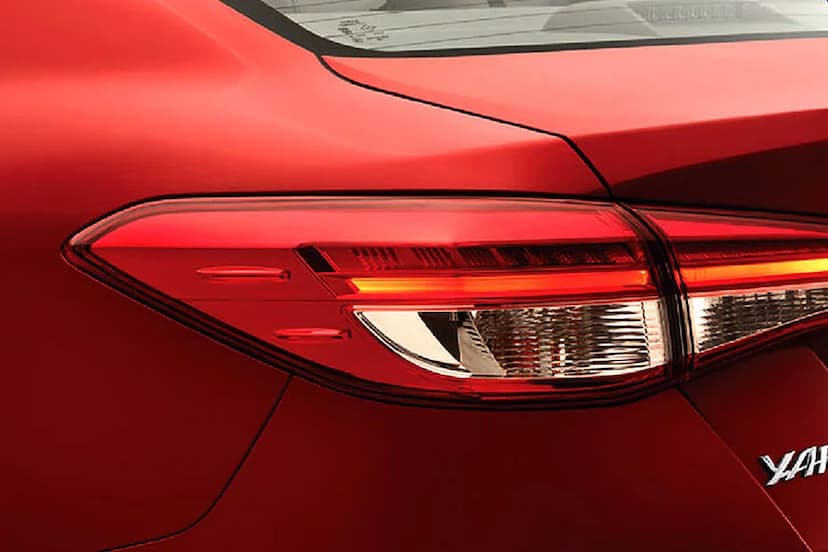 toyota-yaris-taillight