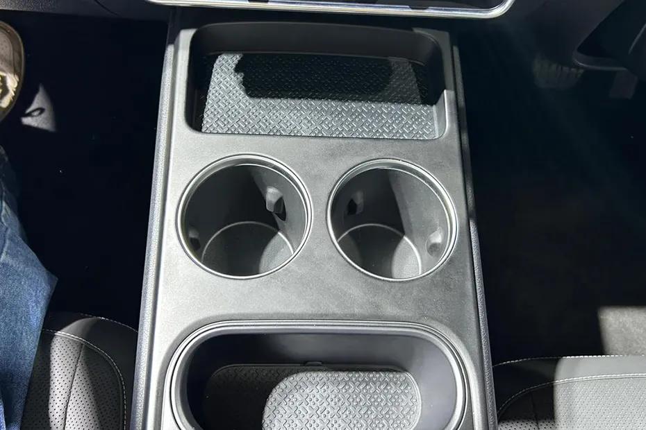 vinfast-vf-mpv-7-center-console