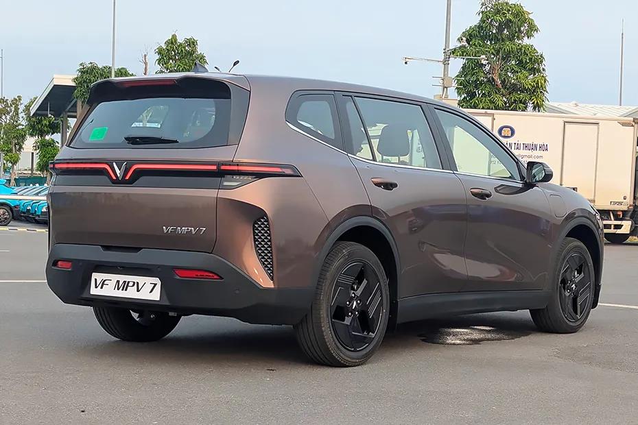 vinfast-vf-mpv-7-rear-right-side
