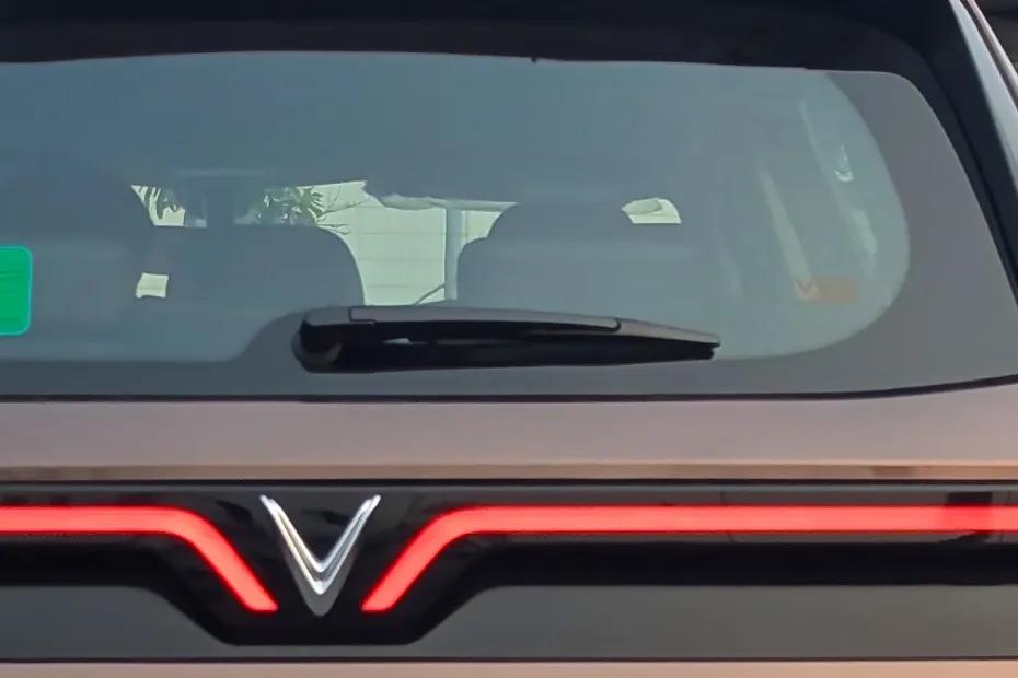 vinfast-vf-mpv-7-rear-wiper
