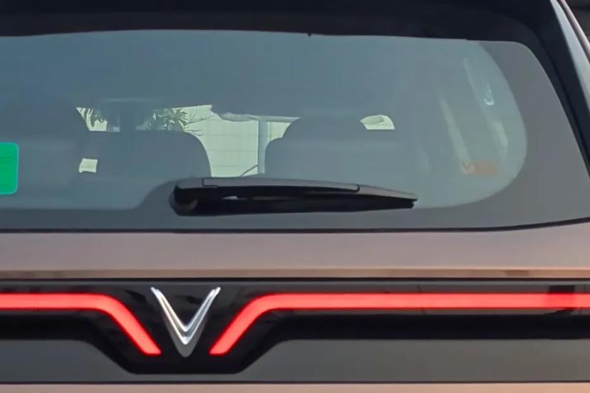 vinfast-vf-mpv-7-rear-wiper