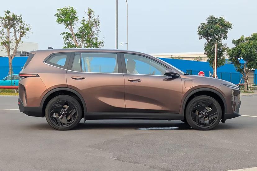 vinfast-vf-mpv-7-right-view