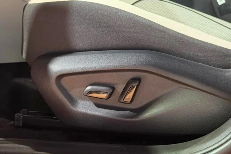 volkswagen-taigun-driver-seat-controls