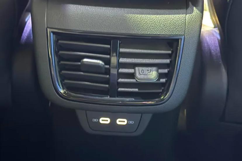 volkswagen-taigun-floor-mounted-ac-vents