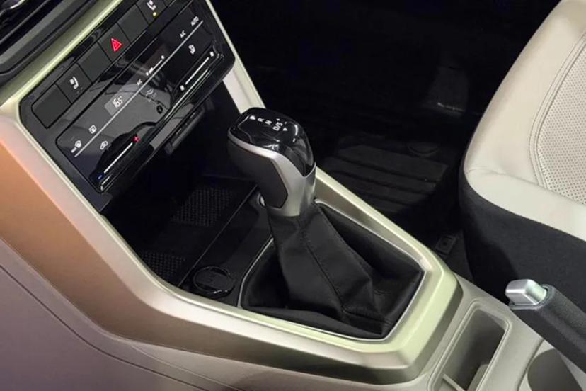 volkswagen-taigun-gear-shifter