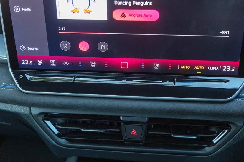 volkswagen-tayron-r-line-dashboard-controls