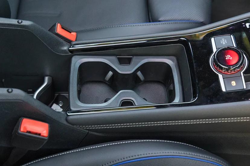 volkswagen-tayron-r-line-front-cup-holder