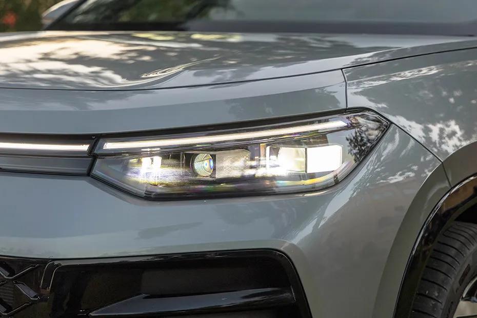 volkswagen-tayron-r-line-headlight
