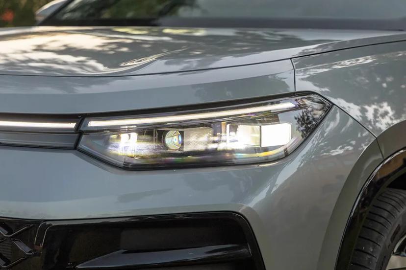 volkswagen-tayron-r-line-headlight