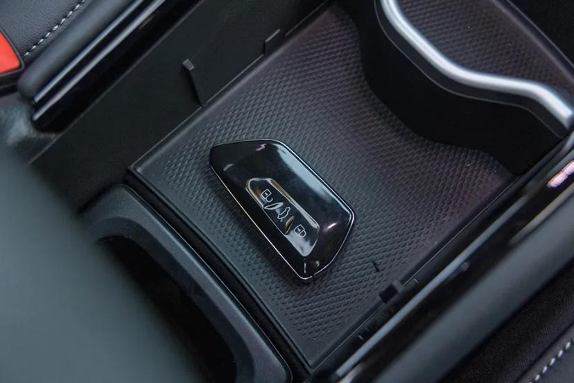 volkswagen-tayron-r-line-key-holder