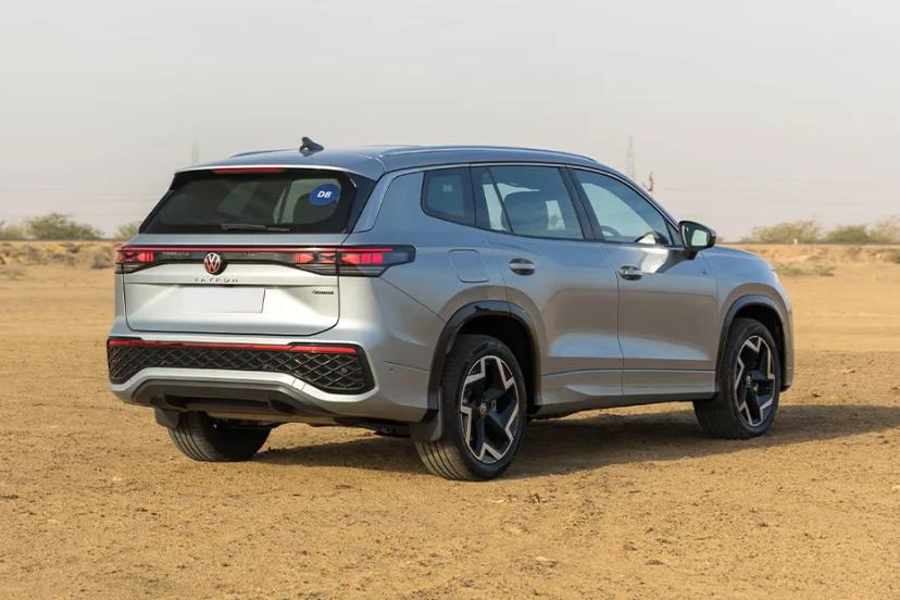 volkswagen-tayron-r-line-rear-right-view