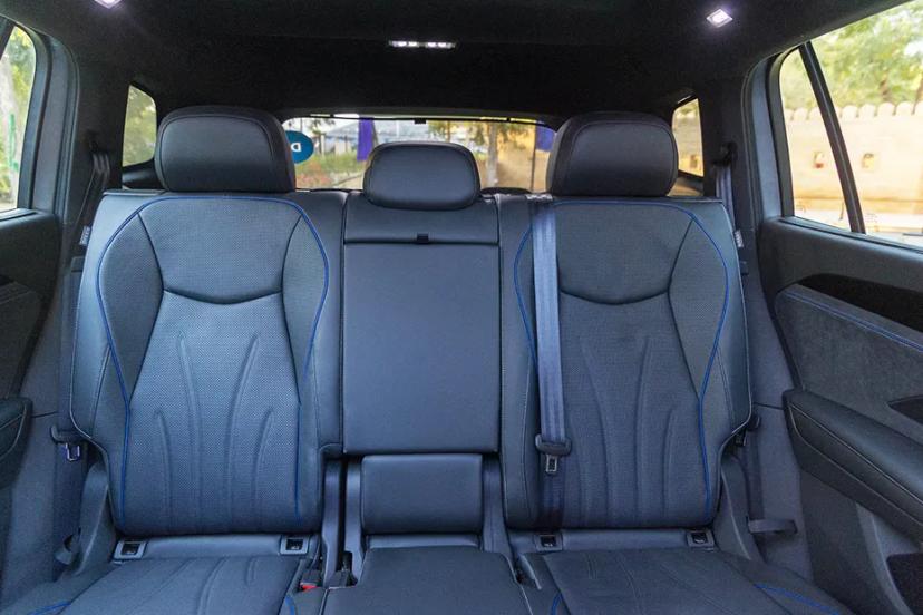 volkswagen-tayron-r-line-rear-seats