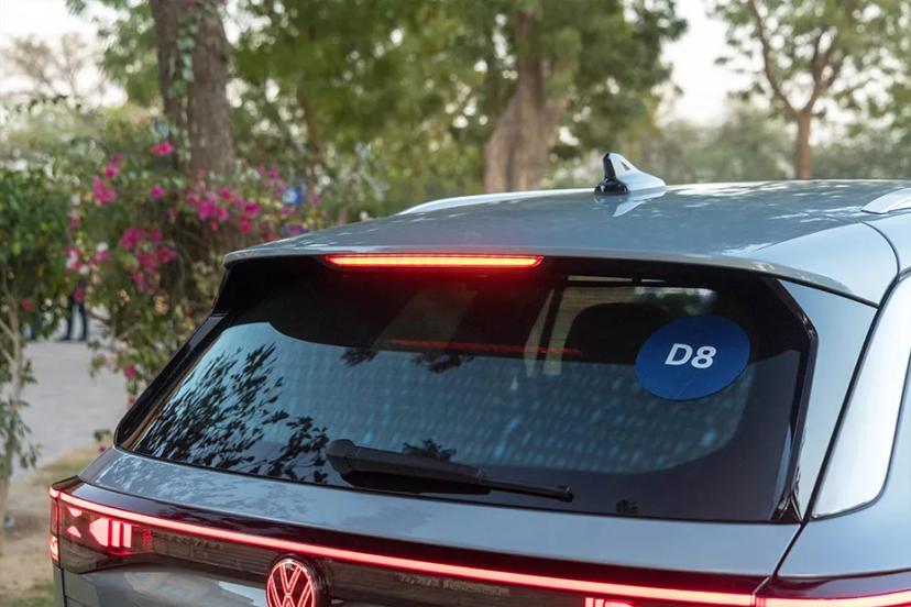 volkswagen-tayron-r-line-rear-spoiler