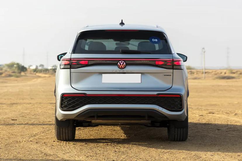 volkswagen-tayron-r-line-rear-view