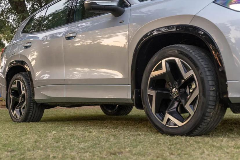 volkswagen-tayron-r-line-side-skirt