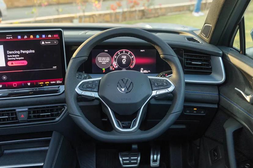volkswagen-tayron-r-line-steering-wheel